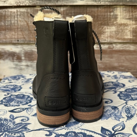 🖤NWT🖤 Sorel Emelie Short Lace Cozy Boot - Picture 3 of 9